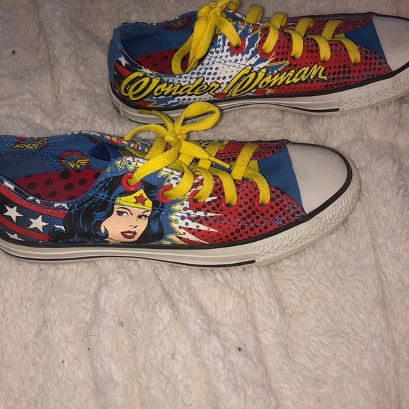 Wonder Woman converse - Picture 1 of 4
